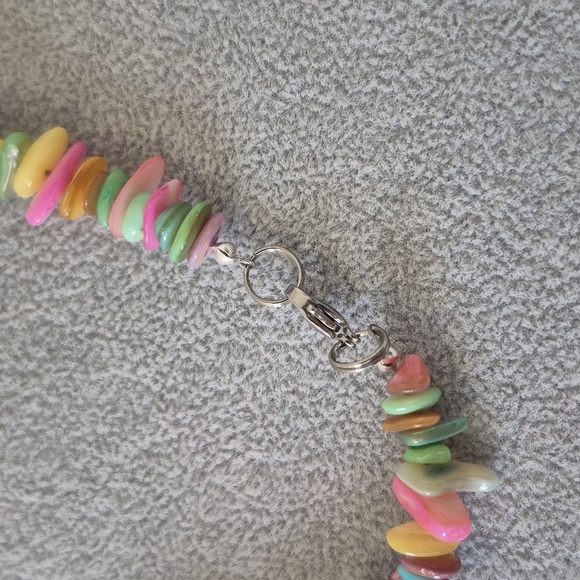 Natural Shell 3 Piece Jewelry Set.Beautiful Colors - Picture 3 of 8